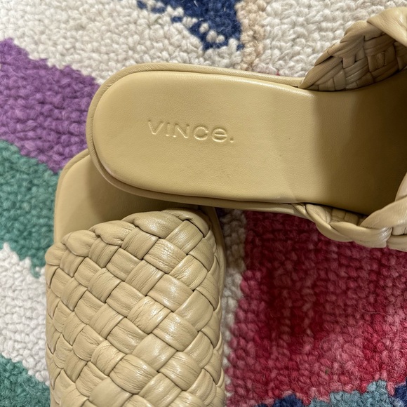 Like new VINCE rumi sandals - Picture 4 of 8